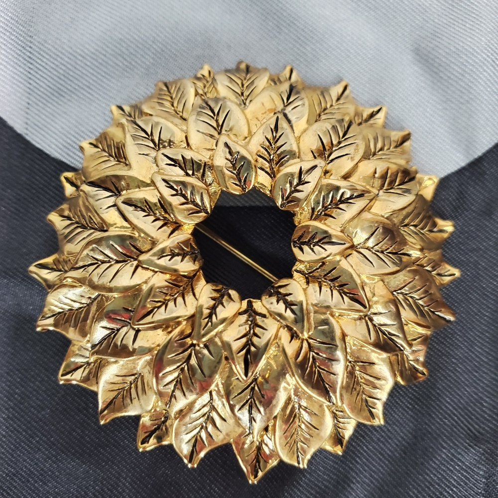 Monet Vintage Goldtone Brooch Wreath Leaves Holiday Christmas